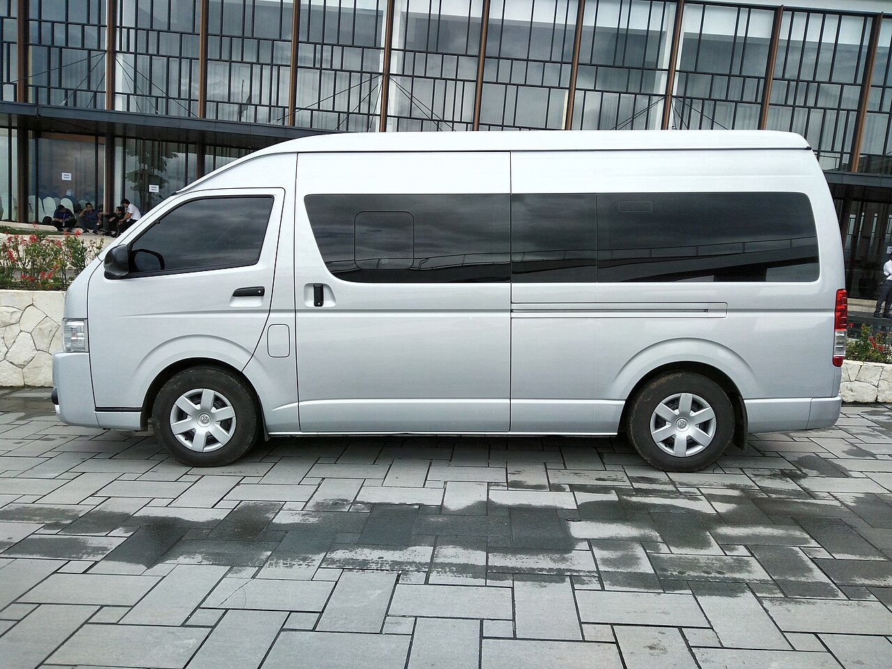 Toyota Hiace Commuter