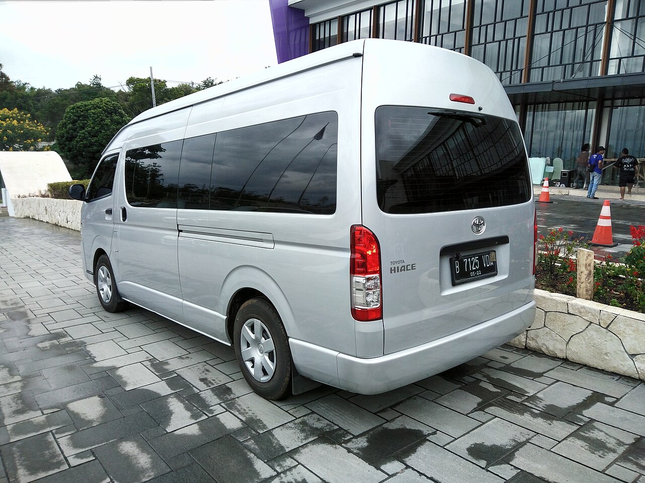 Toyota Hiace Commuter